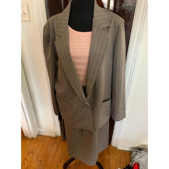 New Attitude Tweed Skirt Blazer 2 Pc Suit Gray w Pink Pinstripes Sz 30 In Waist - Picture 5 of 8